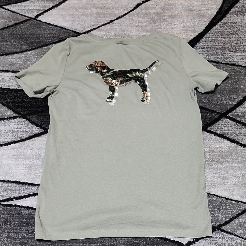 VS PINK CAMO SEQUINS SILVER-SHINE DOG V-NECK 2019 TEE-SHIRT